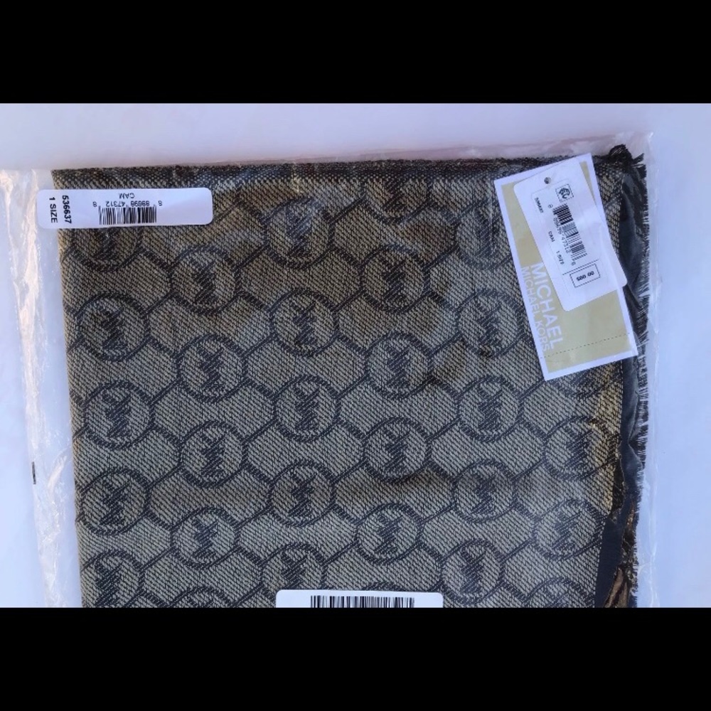 Brand new Michael Kors scarf